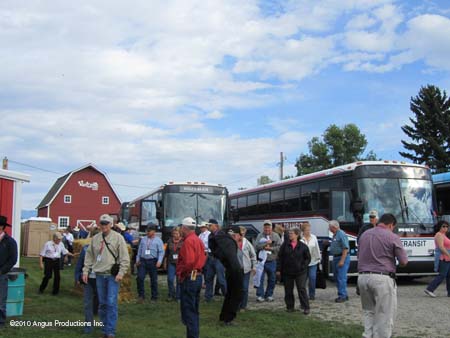 buses unload at VD